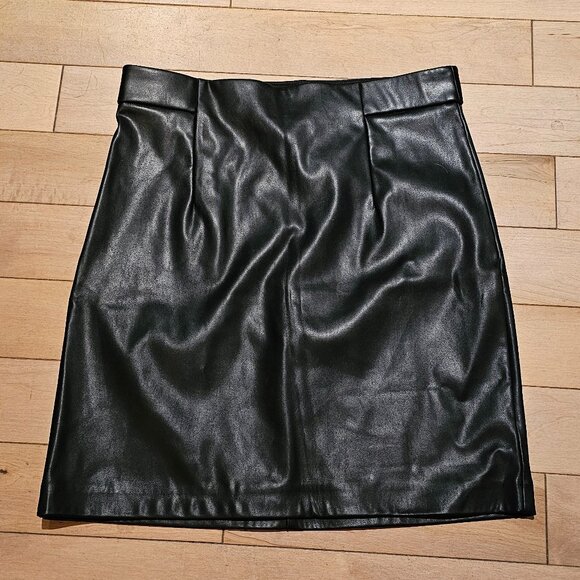 Dynamite Faux Leather Mini Skirt – Size M - Picture 1 of 2